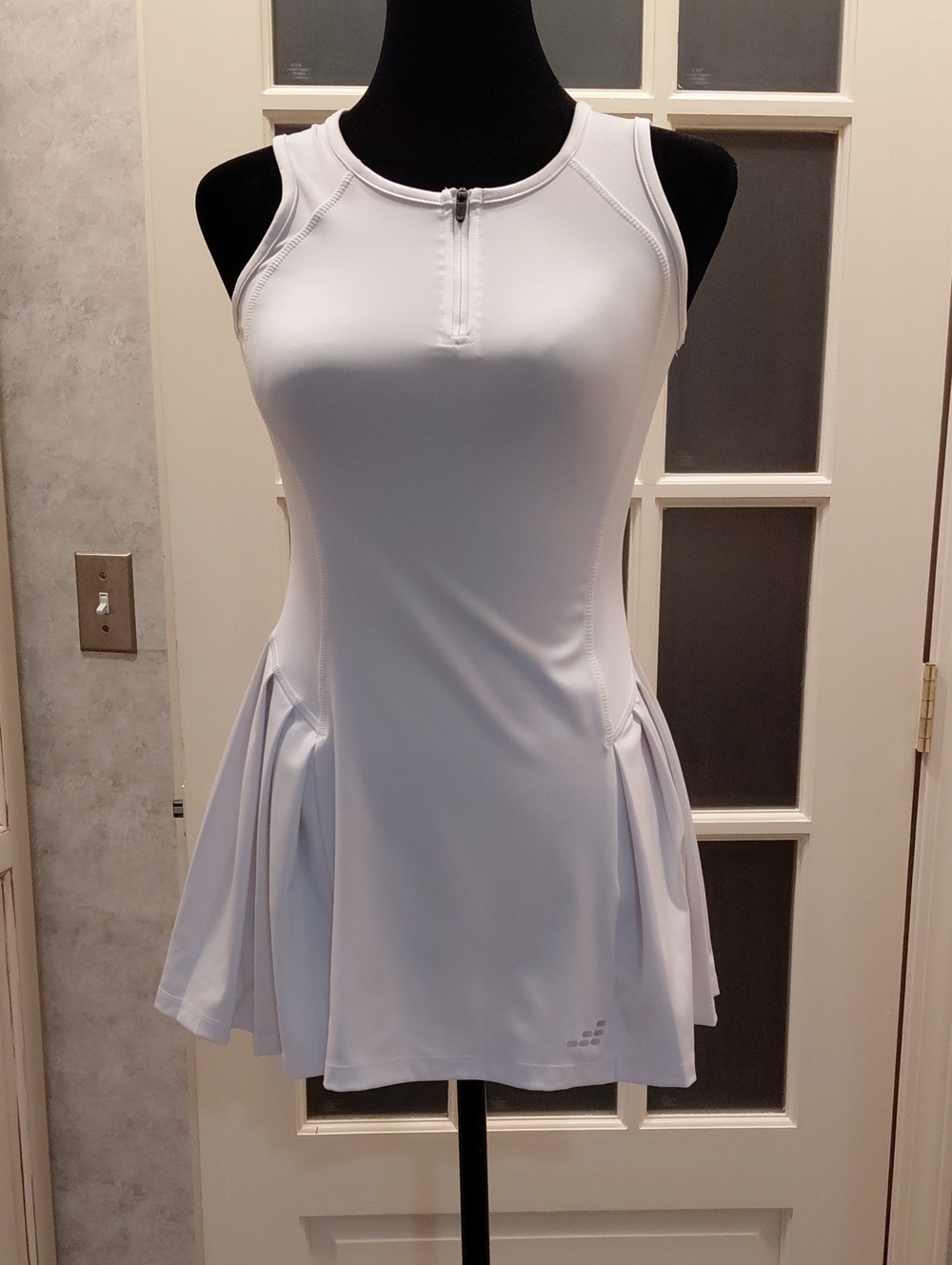 "bcg" Sz.M, White Athletic Tennis dress with Zip Front 14 p2p, 24in long.....